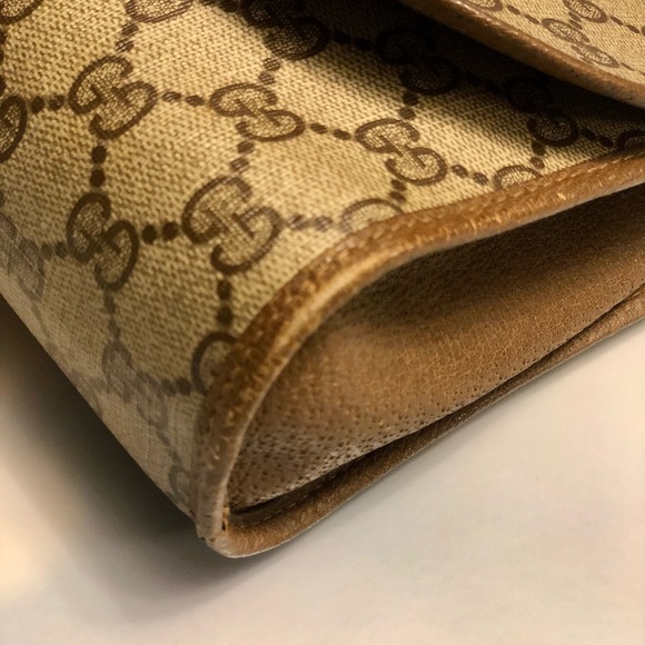 ON SALE!! Vintage Gucci Clutch - Picture 11 of 13
